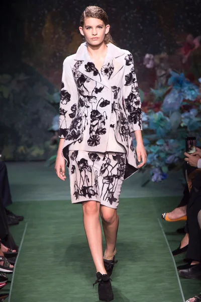Look 11